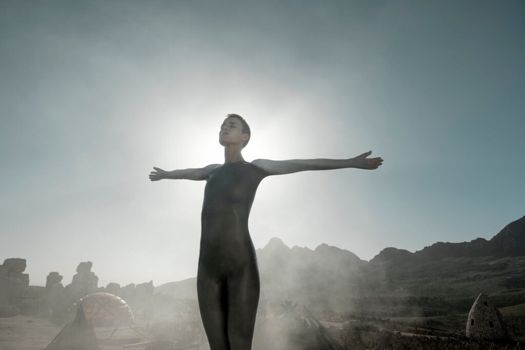 Raised by Wolves | Η πρώτη σεζόν έθεσε τις βάσεις